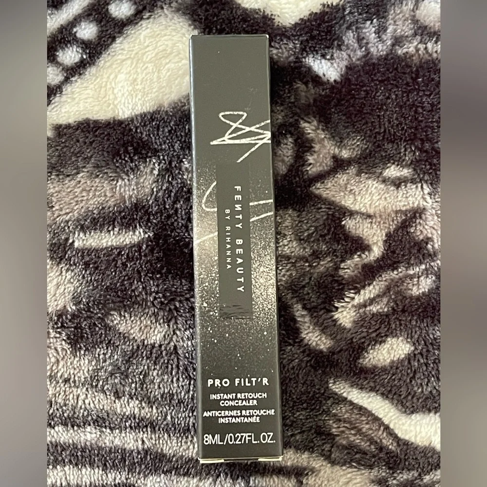 Fenty 230 Pro Filt'r Instant Retouch Concealer